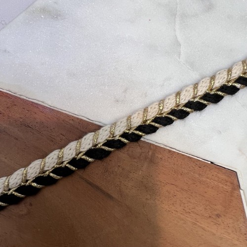 Тесьма текстильная плетёная с золотистым шнуром, 15 мм