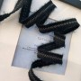 Тесьма чёрного цвета с зигзагообразной строчкой нитью люрекса