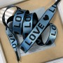 Шнурок голубого цвета из репсовой жаккардовой ленты с текстом LOVE