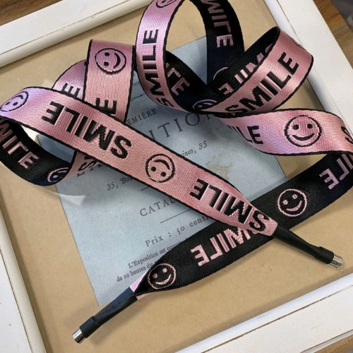 Шнурок декоративный из репсовой жаккардовые розовой ленты с текстом