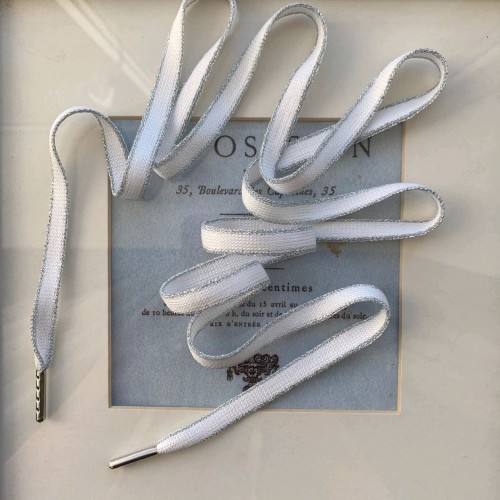 Шнурки для декорирования одежды белые с серебристой каймой