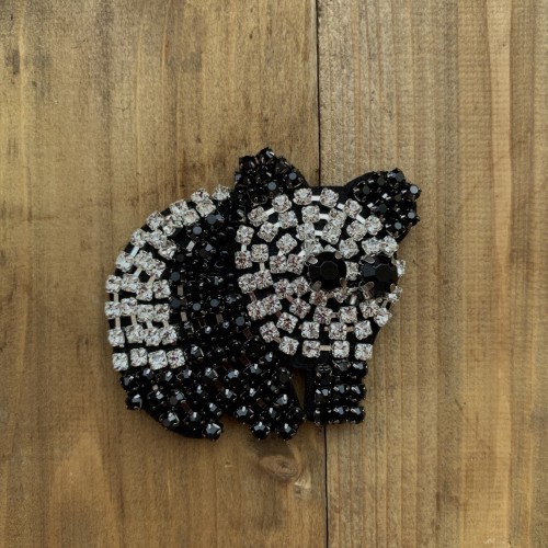 Нашивка панда из страз на основе из чёрного фетра