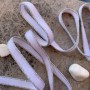 Шнурки белые из вискозы с серебристыми полосками по краям