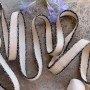 Шнурки молочные из вискозы с черно-серебристыми полосками по краям
