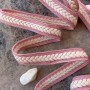 Нежно-розовые плетёные шнурки с молочным декором-косичкой