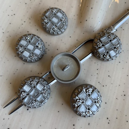 Пуговицы из лёгкого металла цвета матового серебра с перламутровыми вставками, 25 мм