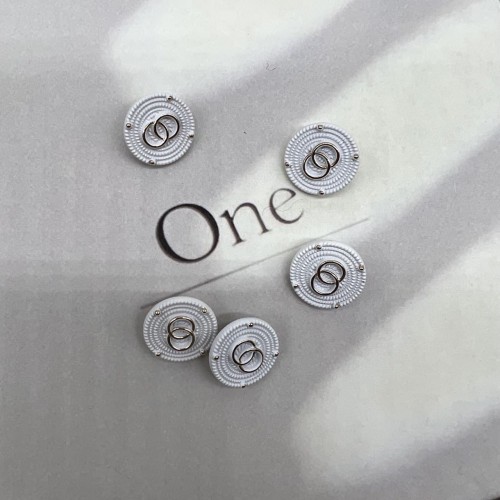 Пуговицы металлические белые с золотистыми кольцами, 18 мм