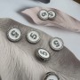 Пуговицы металлические серебристые с белой эмалью и цифрой 5, диаметр 18 мм