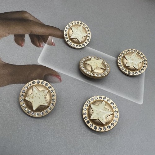 Пуговицы металлические золотистые матовые со звездой и мелкими стразами, 23 мм