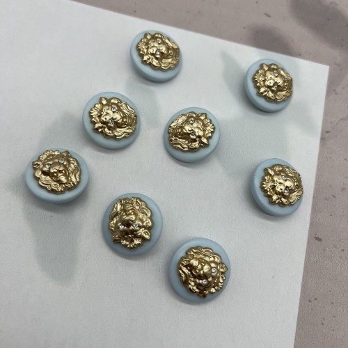 Пуговицы пластик бирюзово-голубые с золотистыми львами, 23 мм