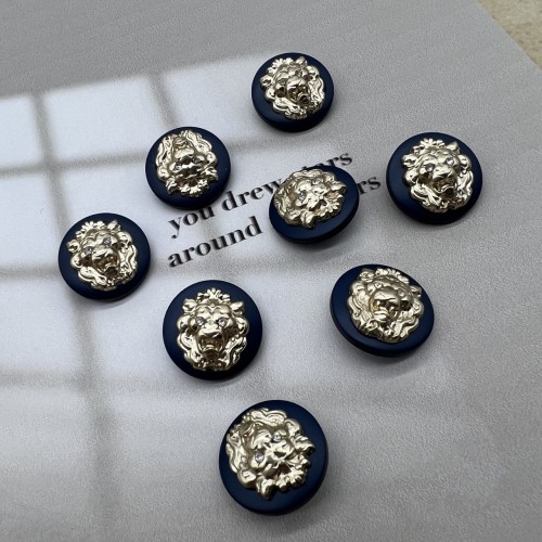 Пуговицы пластик темно-синие с золотистыми львами, 23 мм