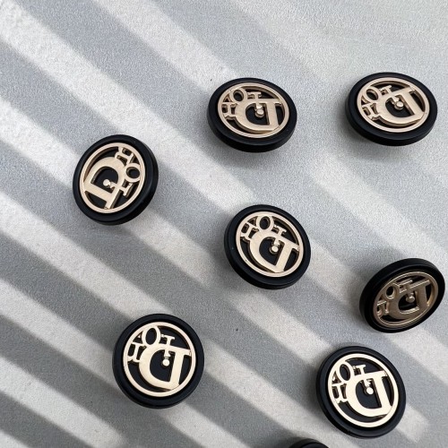 Пуговицы черные, на ножке, с логотипом, 18 мм