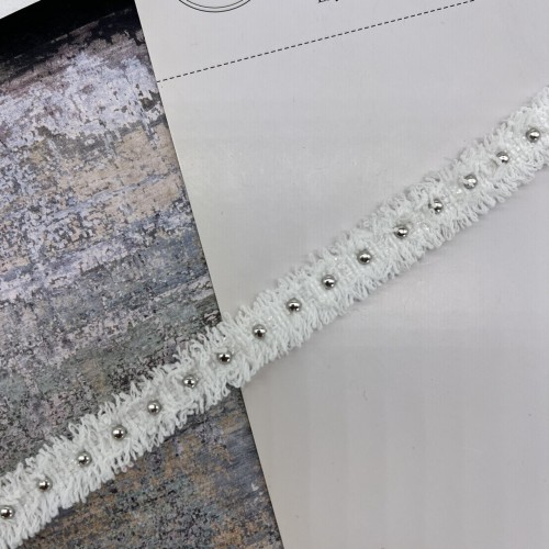 Тесьма текстильная белая с бахромой и металлическим декором, 12 мм